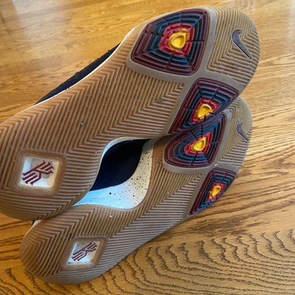 Nike Kyrie 3 Obsidian - Picture 6 of 6